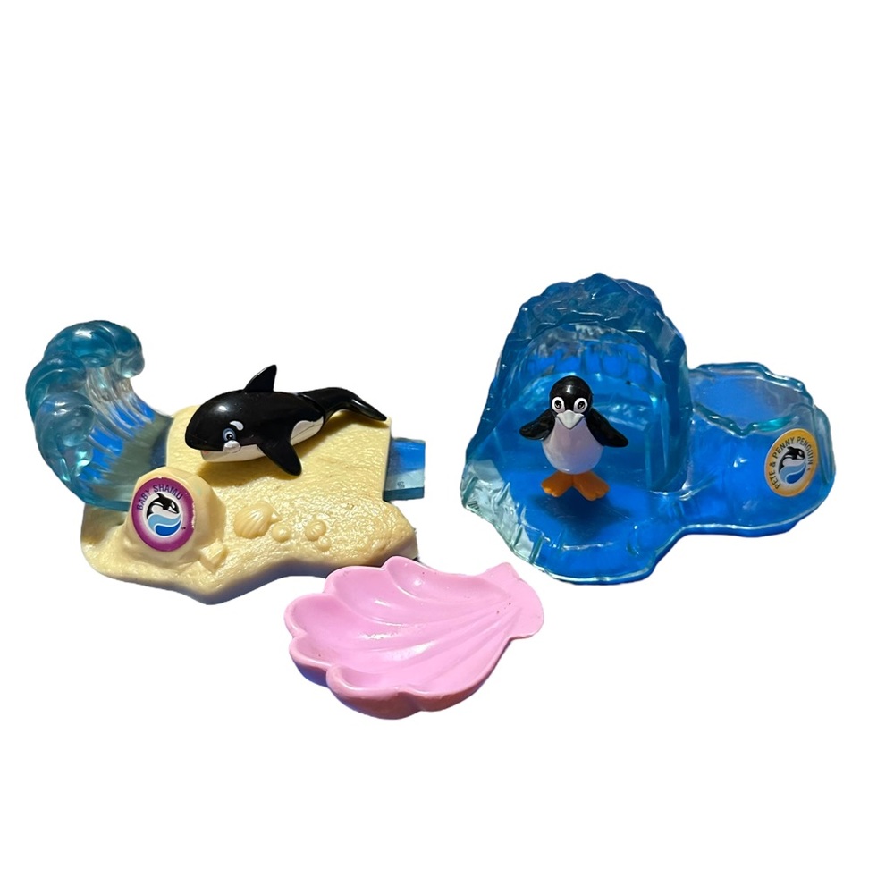 Sea World Baby Shamu Vintage Littlest Pet Shop Figure Penguin Pete Penny Igloo